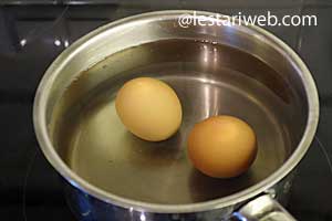 cook eggs