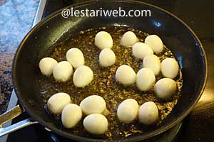 frying quail eggs