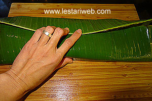 folding banana leaf 1
