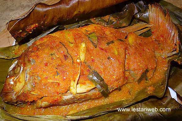 Grilled Fish in Banana Leaf