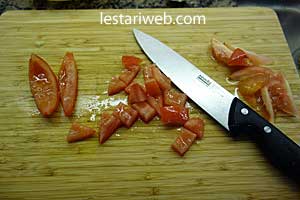 cut tomato
