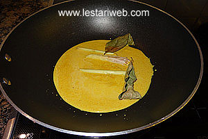 paste mixture into a wok