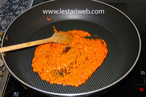 frying pan and saute the paste