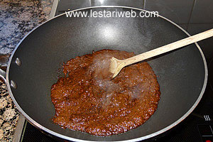 stir-frying spice paste